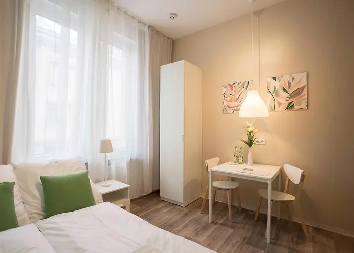Guesthouse Koehn51, Stilvoll & Eigene Teekueche 3* Nürnberg