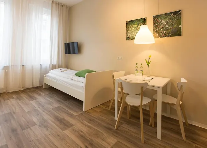 Guesthouse Koehn51, Stilvoll & Eigene Teekueche 3*